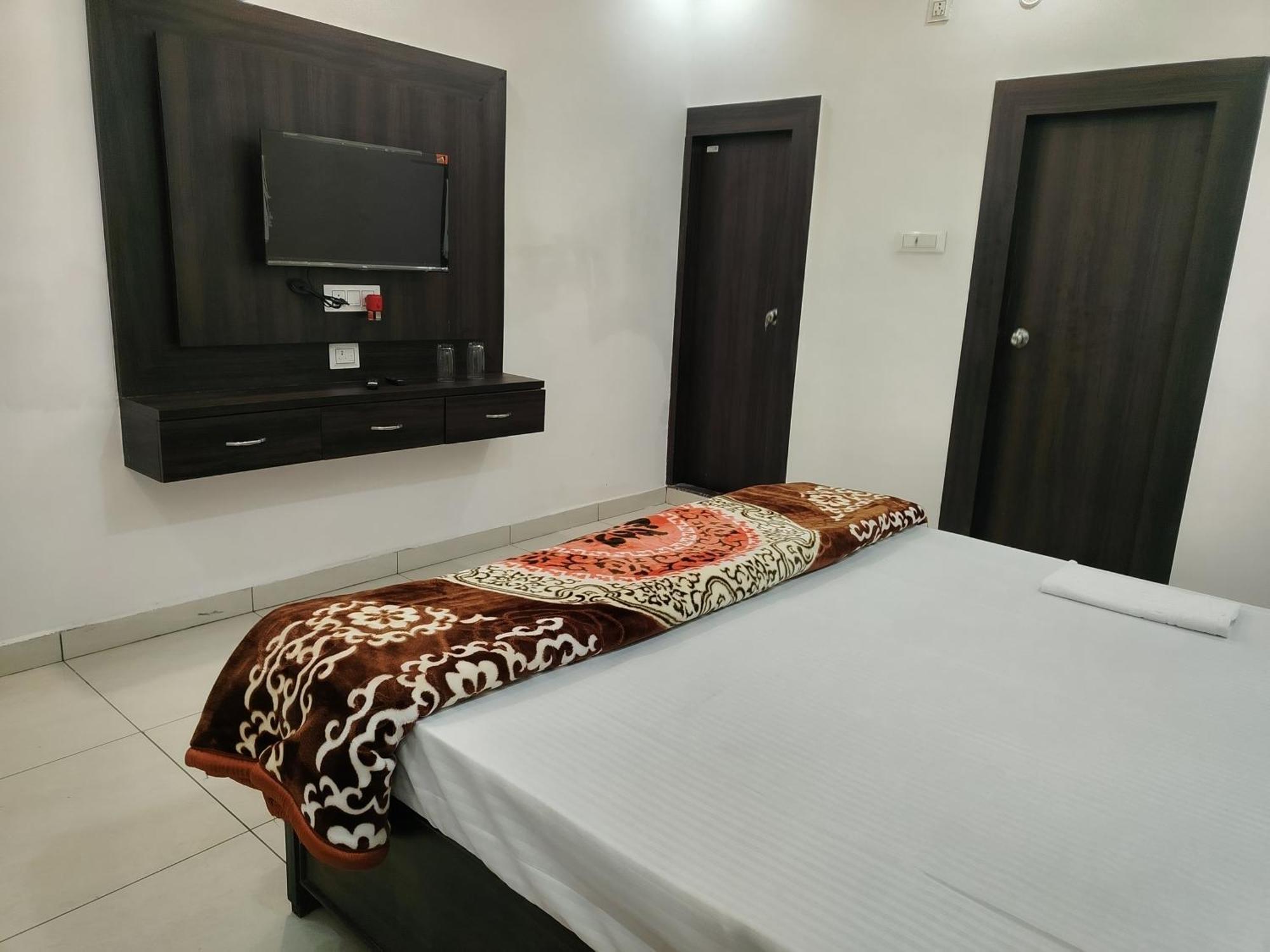 Hotel Dev International Khalilabad Εξωτερικό φωτογραφία